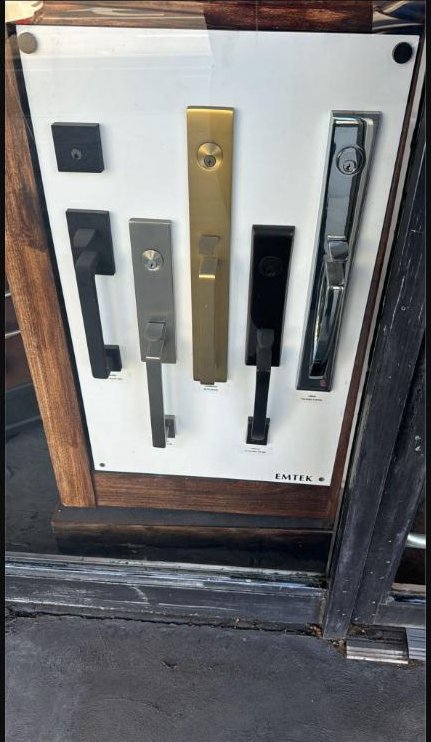 High-security hardware showroom